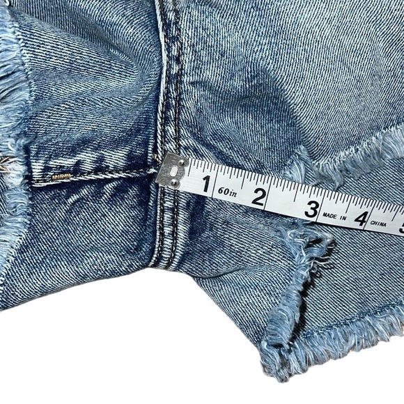 {Blank NYC Denim Button Up Distressed Cut Off Shorts Size 32} - Picture 12 of 12